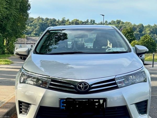Toyota Corolla Saloon, Petrol, 2015, Silver