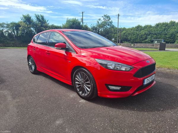 Ford Focus Hatchback, Diesel, 2017, Red