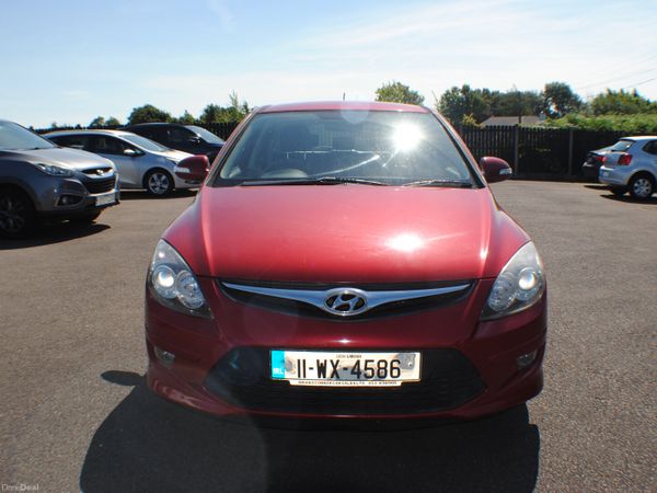 Hyundai i30 Hatchback, Diesel, 2011, Red