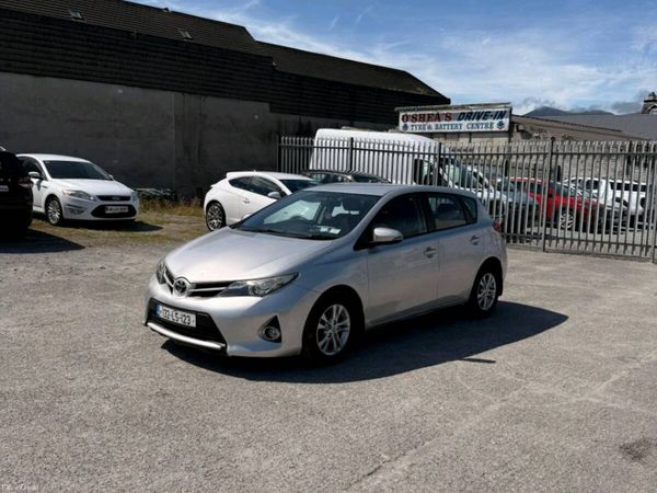 Toyota Auris Hatchback, Diesel, 2013, Silver