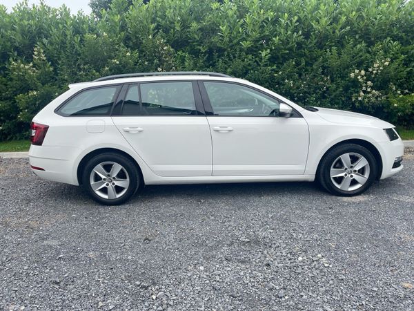 Skoda Octavia Estate, Diesel, 2017, White