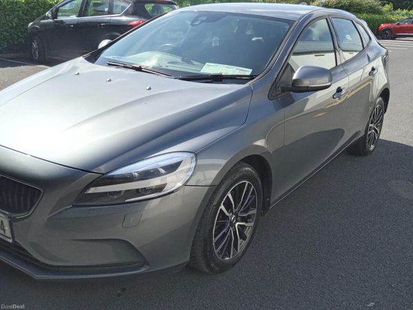 Volvo V40 Hatchback, Diesel, 2018, Grey