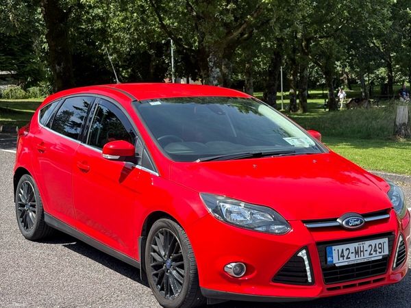 Ford Focus Hatchback, Petrol, 2014, Red