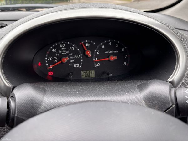 Nissan Micra Hatchback, Petrol, 2004, Gold