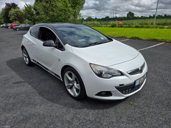 Vauxhall Astra Hatchback, Diesel, 2012, White