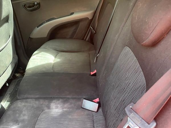 Hyundai i10 Hatchback, Petrol, 2011, Red