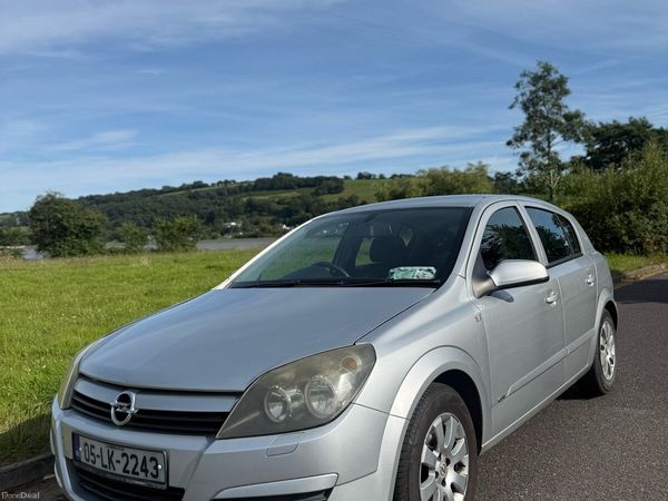 Opel Astra Hatchback, Petrol, 2005, Silver
