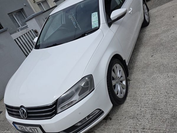 Volkswagen Passat Saloon, Diesel, 2013, White