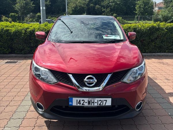 Nissan Qashqai Hatchback, Petrol, 2014, Red