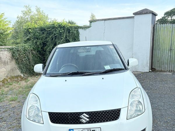 Suzuki Swift Hatchback, Petrol, 2010, White