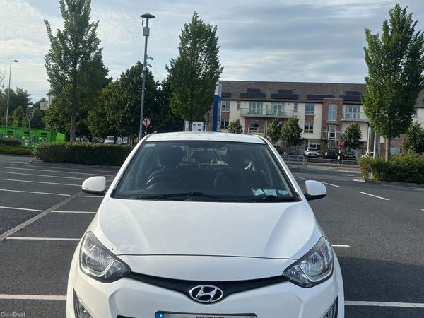 Hyundai i20 Hatchback, Petrol, 2013, White