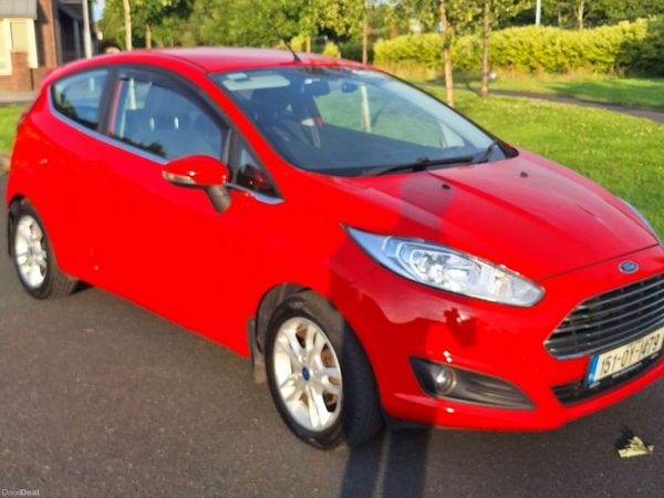 Ford Fiesta Hatchback, Petrol, 2015, Red