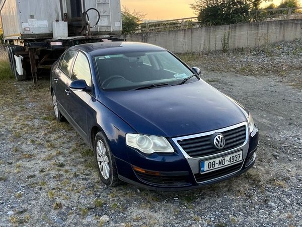 Nissan Almera Tino MPV, Petrol, 2005, Red