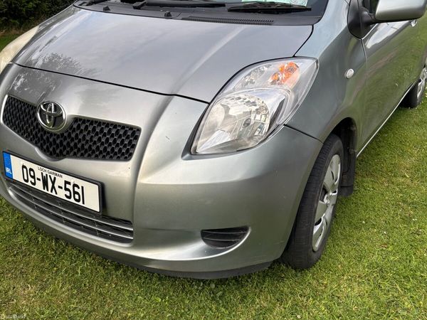 Toyota Yaris Hatchback, Petrol, 2009, Silver