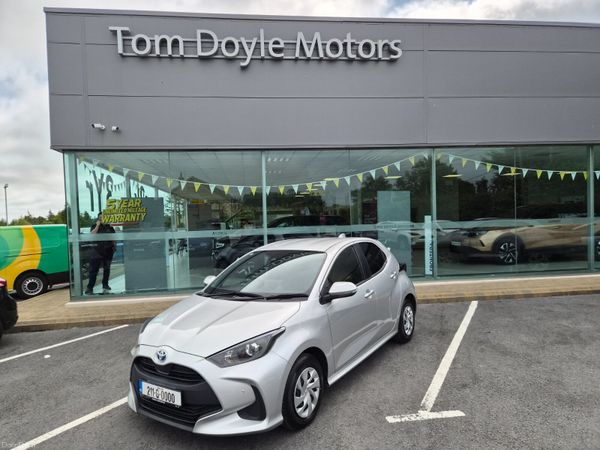 Toyota Yaris Hatchback, Petrol Hybrid, 2021, Silver