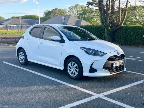Toyota Yaris Hatchback, Petrol Hybrid, 2020, White