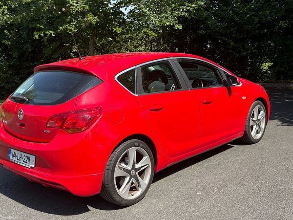 Vauxhall Astra Hatchback, Diesel, 2014, Red