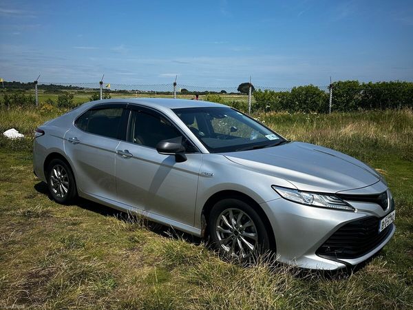 Toyota Camry Saloon, Petrol Hybrid, 2018, Silver