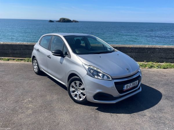Peugeot 208 Hatchback, Petrol, 2018, Grey