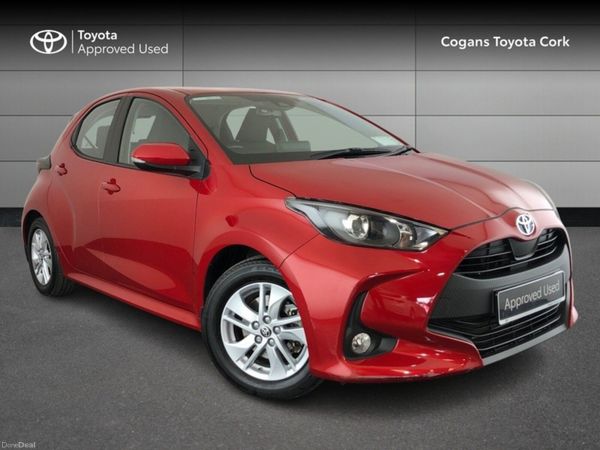 Toyota Yaris Hatchback, Petrol Hybrid, 2023, Red