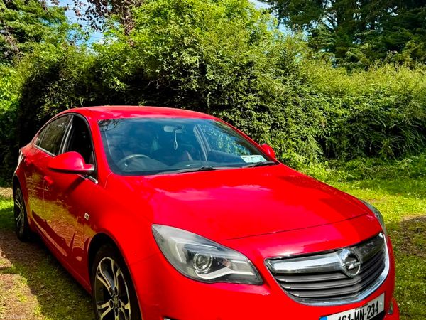 Opel Insignia Hatchback, Diesel, 2016, Red