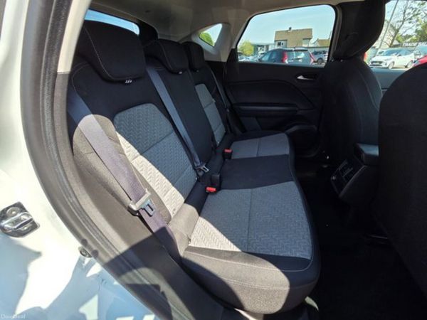 Renault Captur Hatchback, Petrol, 2022, White