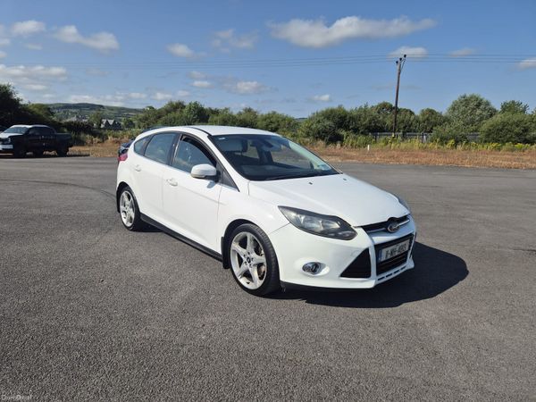Ford Focus Hatchback, Petrol, 2011, White