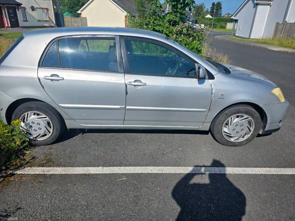 Toyota Corolla Hatchback, Petrol, 2004, Silver