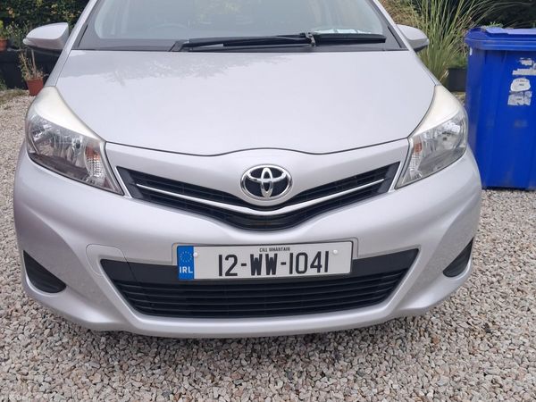 Toyota Yaris Hatchback, Petrol, 2012, Silver
