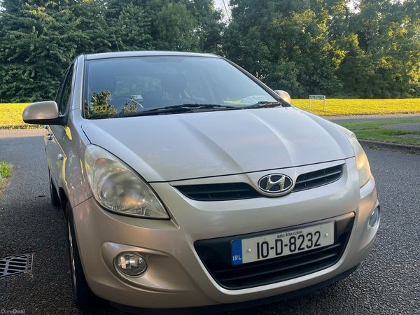 Hyundai i20 Hatchback, Petrol, 2010, Gold