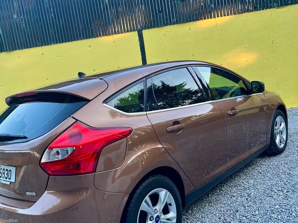 Ford Focus Hatchback, Petrol, 2013, Brown