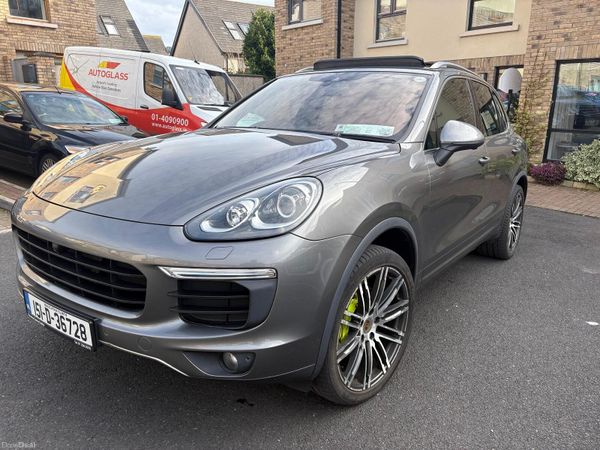 Porsche Cayenne SUV, Petrol Plug-in Hybrid, 2015, Grey