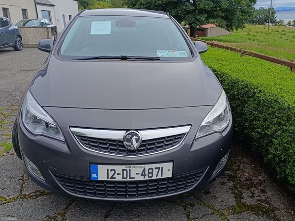Vauxhall Astra Hatchback, Diesel, 2012, Grey