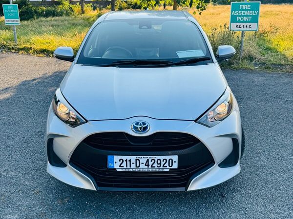 Toyota Yaris Hatchback, Petrol Hybrid, 2021, Silver