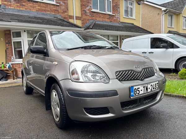 Toyota Yaris Hatchback, Petrol, 2005, Grey