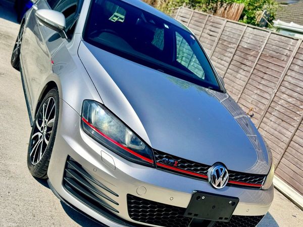 Volkswagen Golf Hatchback, Petrol, 2015, 
