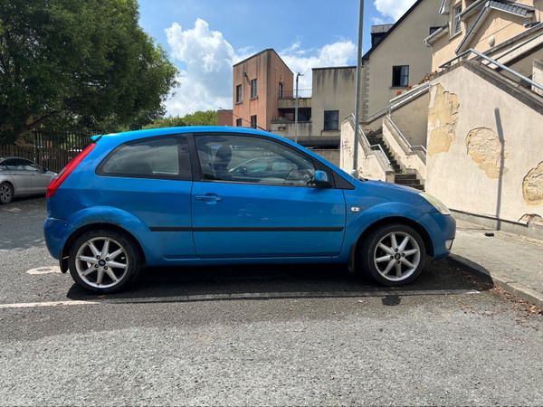 Ford Fiesta Hatchback, Petrol, 2006, Blue