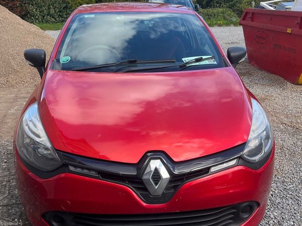 Renault Clio Hatchback, Petrol, 2016, Red