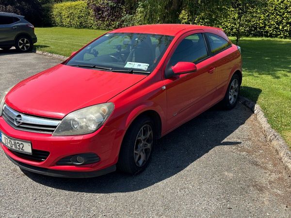 Opel Astra Hatchback, Petrol, 2007, Red
