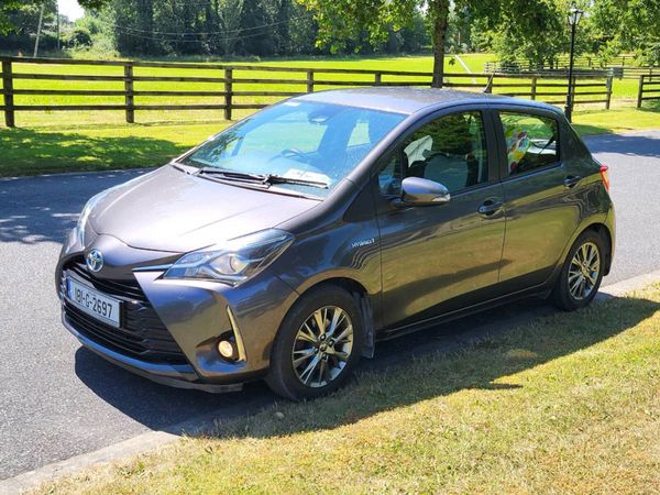Toyota Yaris MPV, Petrol Hybrid, 2018, Grey