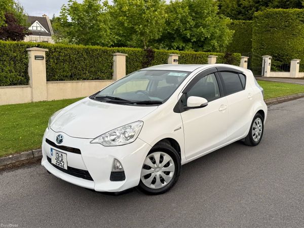 Toyota Aqua Hatchback, Petrol Hybrid, 2013, White