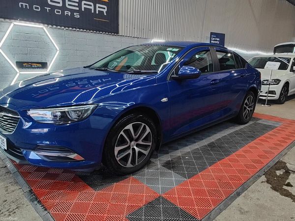 Opel Insignia Hatchback, Diesel, 2020, Blue
