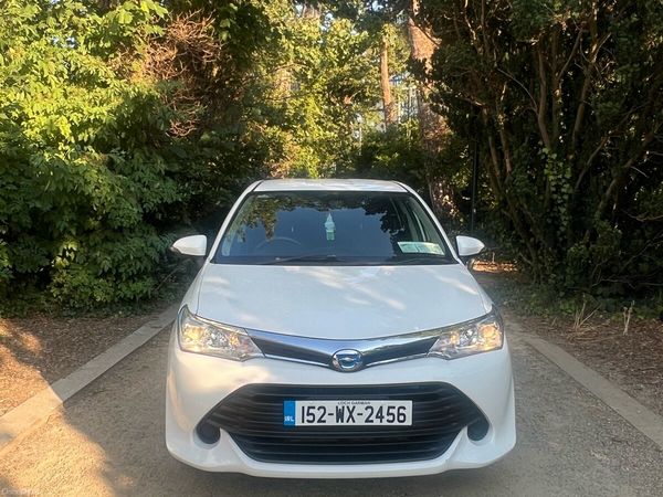Toyota Corolla Estate, Petrol Hybrid, 2015, White