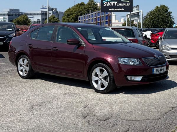 Skoda Octavia Saloon, Diesel, 2013, Red