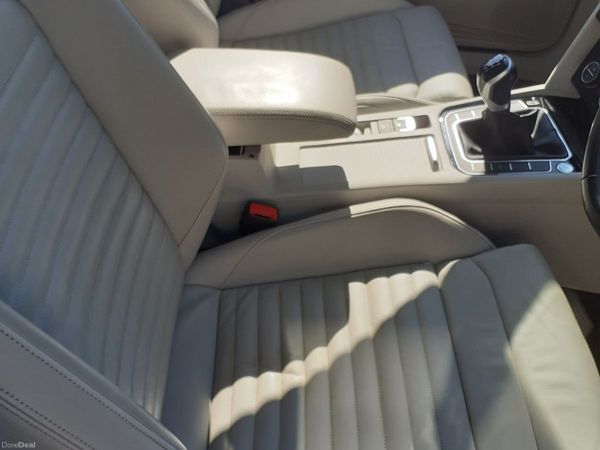 Volkswagen Passat Saloon, Diesel, 2020, Blue