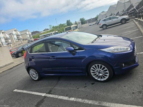 Ford Fiesta Hatchback, Petrol, 2014, Blue