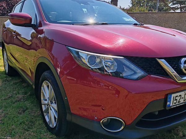 Nissan Qashqai Hatchback, Petrol, 2015, Red