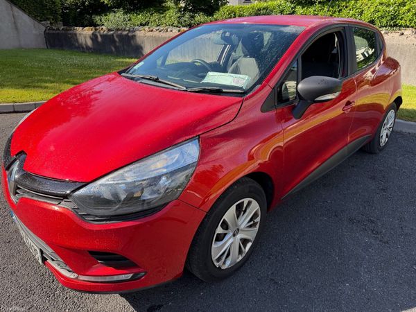 Renault Clio Hatchback, Petrol, 2018, Red