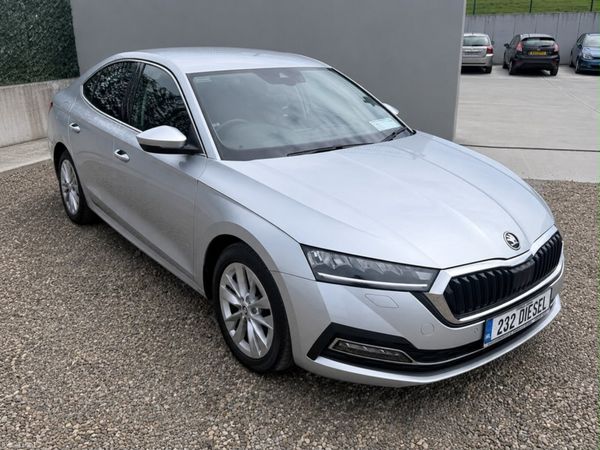 Skoda Octavia Hatchback, Diesel, 2023, Silver