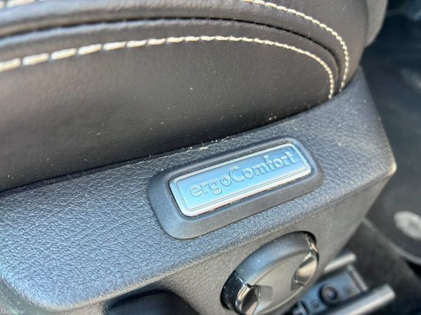Volkswagen Passat Saloon, Diesel, 2022, Grey